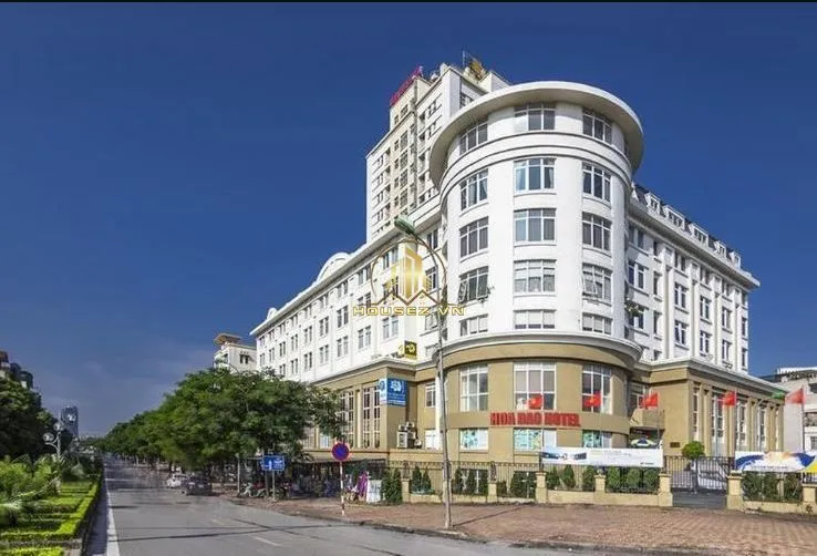 Hình ảnh dự án Hoa Đào Hotel Dự án Hoa Đào Hotel tọa lạc tại số 713 đường Lạc Long Quân, phường Phú Thượng, quận Tây Hồ, thành phố Hà Nội