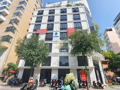 Hoàng Ngọc Building tọa lạc tại Số 4, Ngõ 82 Dịch Vọng Hậu (hoặc số 5, ngõ 72 Trần Thái Tông), phường Dịch Vọng Hậu, quận Cầu Giấy, Hà Nội - 3