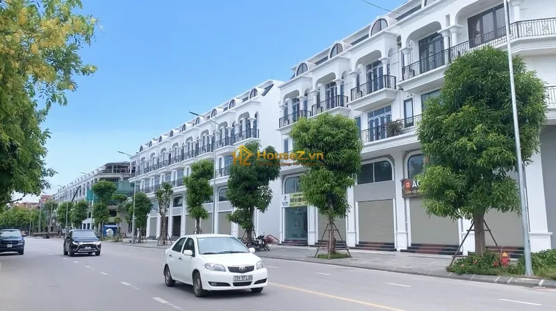 Hình ảnh dự án NOXH Uy Nỗ Đông Anh Dự án nhà ở xã hội Uy Nỗ Đông Anh (tên thương mại: Calyx Residence) tọa lạc ngay mặt tiền đường Cổ Loa, xã Uy Nỗ, huyện Đông Anh, thành phố Hà Nội (giao cắt với đường Cao Lỗ, gần khu vực trung tâm thị trấn Đông Anh cũ)