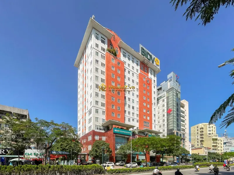 Hình ảnh dự án Tòa nhà Silver Wings Building (còn gọi là Silver Wings - Mekong Building) tọa lạc tại số 11 Nguyễn Văn Cừ (một số nguồn ghi số 137 cũ), phường Bồ Đề, quận Long Biên, Hà Nội.